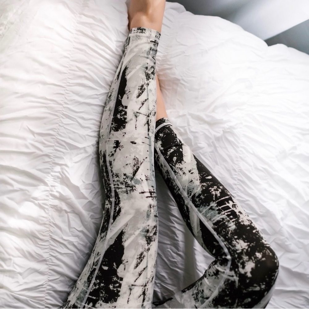 11thstreet | Graffiti Workout Leggings